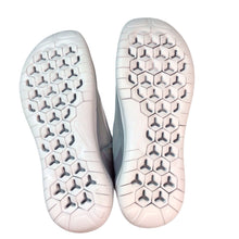 Load image into Gallery viewer, Nike Free Run Gray Sneakers Size 6.5