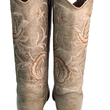 Load image into Gallery viewer, Circle G Women&#39;s Embroidered Western Boots Snip Toe Size 7.5 M Light Sage Green