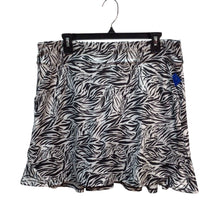 Load image into Gallery viewer, Coral Bay Black And White Pattern Golf Skort Size M