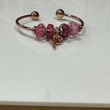 Load image into Gallery viewer, Pandora Rose Gold Braclet and Charms