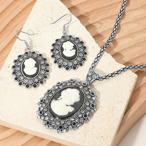 Sensibling Corp. - Vintage Cameo Pendant Necklace