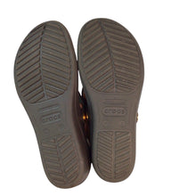 Load image into Gallery viewer, Crocs Sanrah Wedge Sandals Size 7