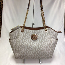 Load image into Gallery viewer, Michael Kors Signature Cream Jet Set Chain Shoulder Bag