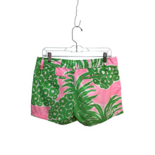 Load image into Gallery viewer, Lilly Pulitzer Shorts Size 6