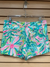 Load image into Gallery viewer, Lilly Pulitzer Shorts Size 6