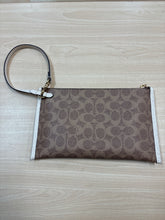 Load image into Gallery viewer, Coach Wristlet Brown And White