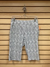 Load image into Gallery viewer, Insight Shorts Gray And White Size 6