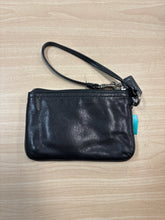 Load image into Gallery viewer, Coach Wristlet Black