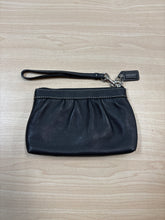 Load image into Gallery viewer, Coach Wristlet Black