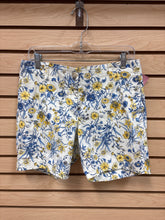 Load image into Gallery viewer, Talbots Shorts Blue, Yellow, And Cream Size 6 Petite