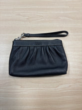 Load image into Gallery viewer, Coach Wristlet Black