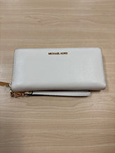 Load image into Gallery viewer, Michael Kors Wallet Wristlet White