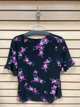 Load image into Gallery viewer, CeCe Short Sleeve Top Black And Purple Size Small