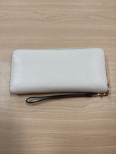 Load image into Gallery viewer, Michael Kors Wallet Wristlet White