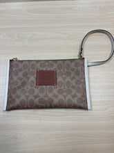 Load image into Gallery viewer, Coach Wristlet Brown And White