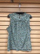 Load image into Gallery viewer, Lauren Conrad Sleeveless Top Green And White Size X-Large